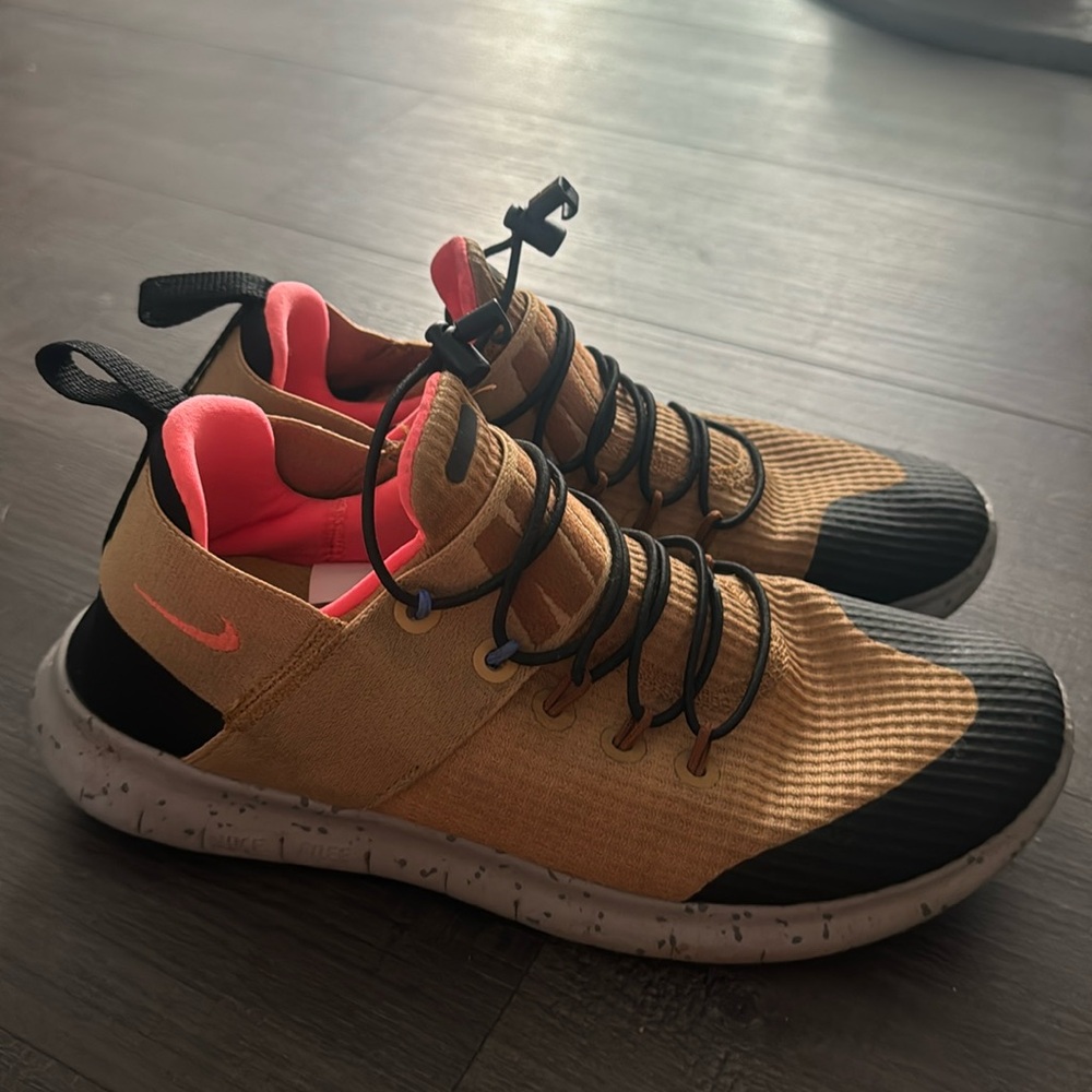 Nike Free Running Shoes 👟